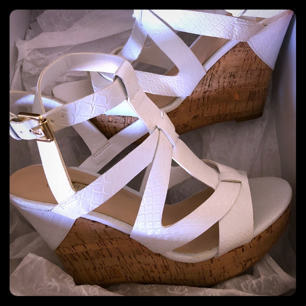 Guess shoe